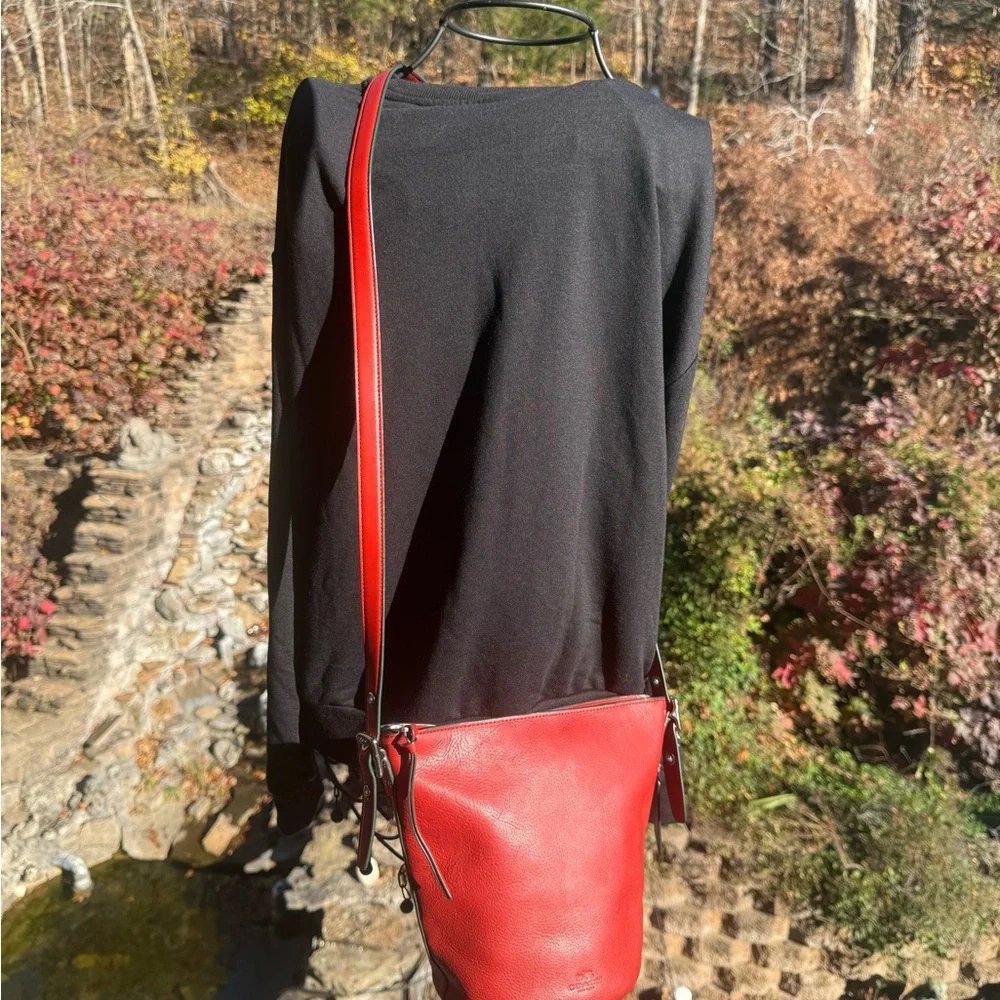Coach Pebbled Leather Red Bucket Crossbody Bag — Creed G1481-32281 ✨🐱❤️